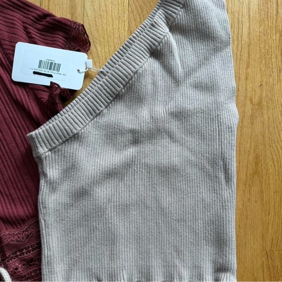 Crop Top Bundle - XS-Sm - Picture 4 of 7